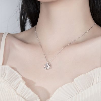 Đeo Vòng Cổ Phù Hợp